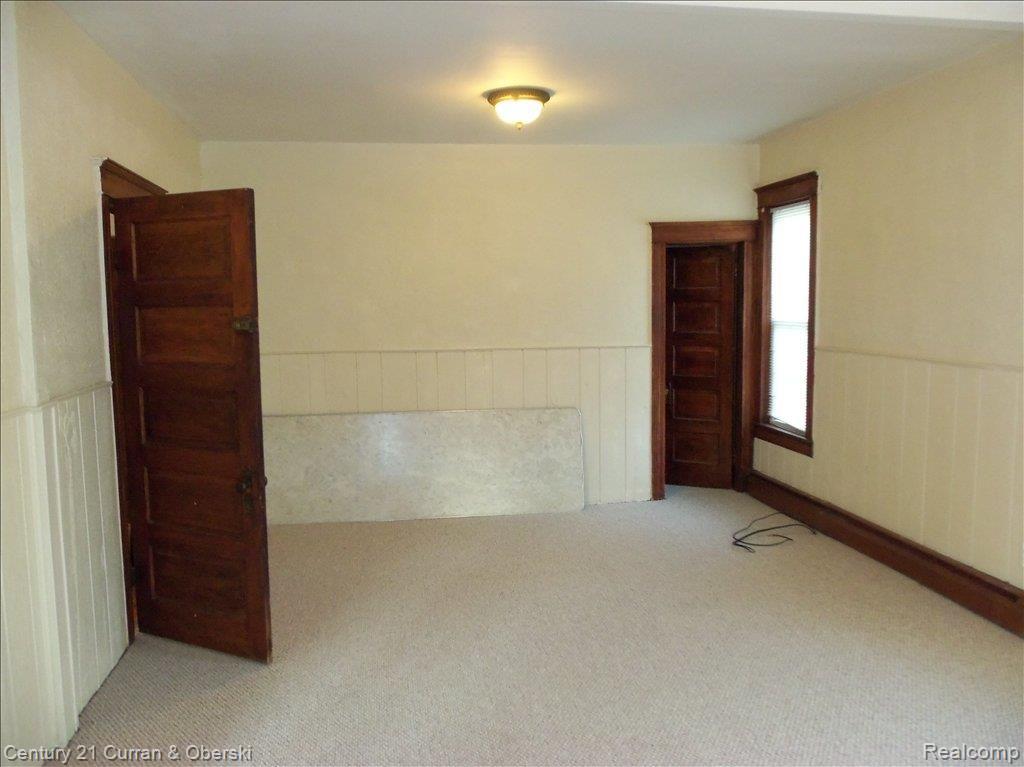28204 King Road Romulus, MI 48174 - Photo 15 of 24 Family Room.new