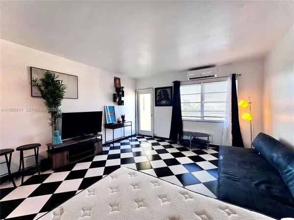 $1,700 | 851 Meridian Avenue, Unit 53, Miami Beach, FL 33139