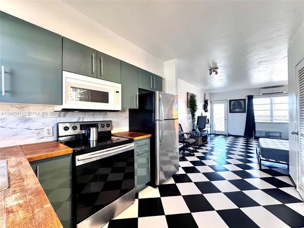 $1,700 | 851 Meridian Avenue, Unit 53, Miami Beach, FL 33139