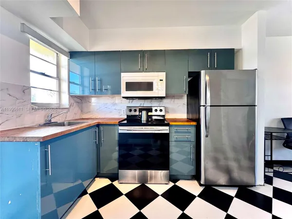 $1,700 | 851 Meridian Avenue, Unit 53, Miami Beach, FL 33139