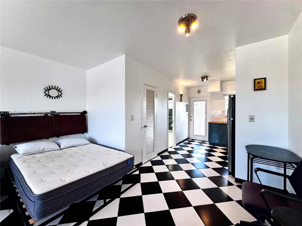 $1,700 | 851 Meridian Avenue, Unit 53, Miami Beach, FL 33139