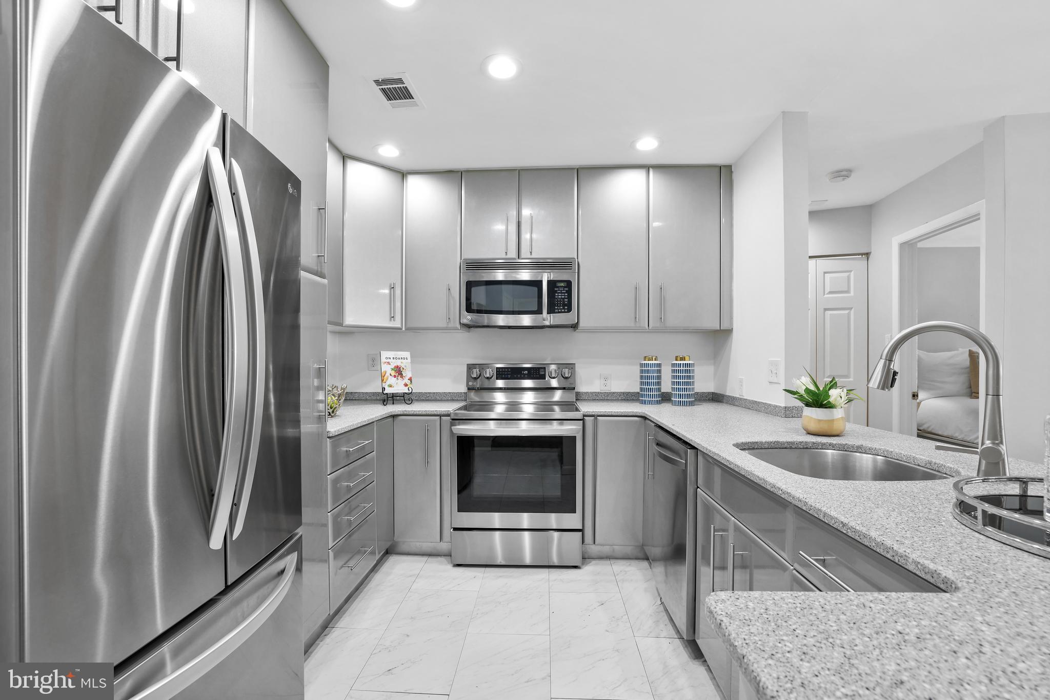 5811 Royal Ridge Drive, Unit H Springfield, VA 22152 - Photo 4 of 57 Gallery Image 4