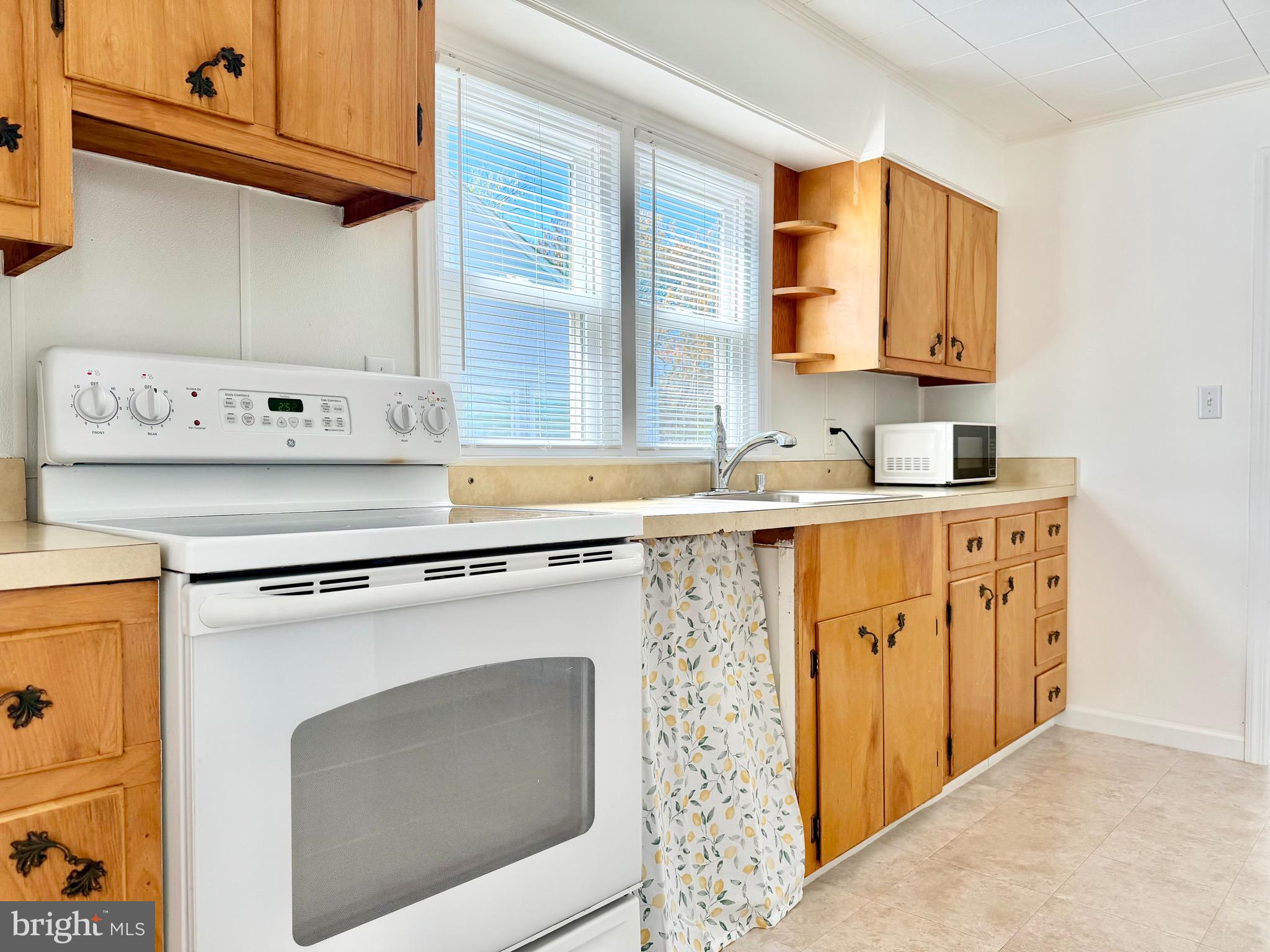 557 Compass Road East Middle River, MD 21220 - Photo 11 of 27 Kitchen