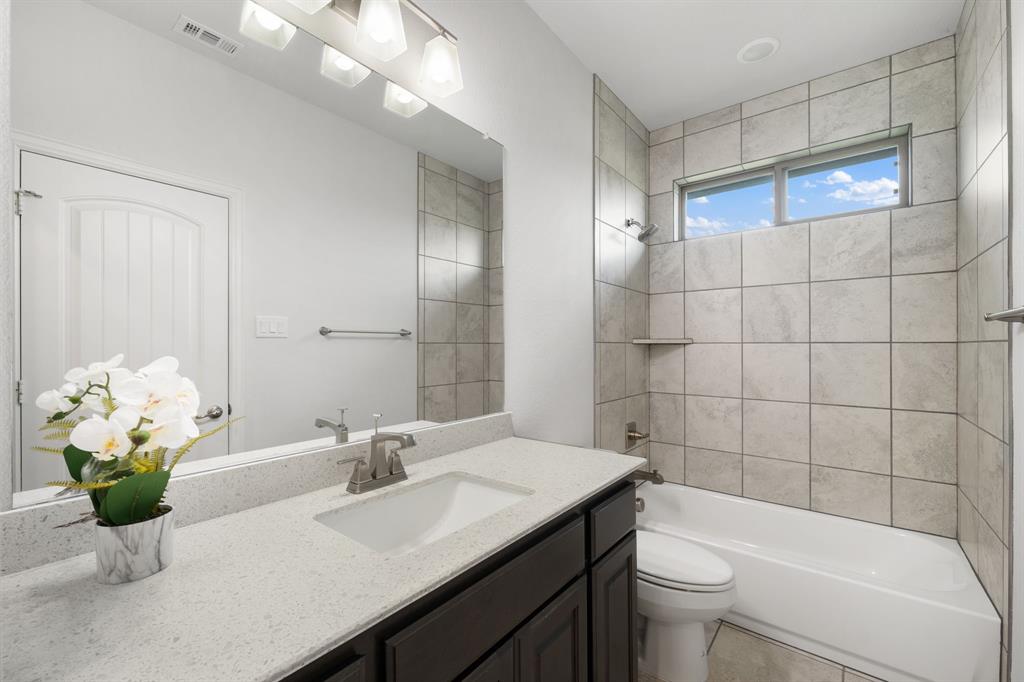 4341 Rush Road Midlothian, TX 76065 - Photo 27 of 39 Ensuite bathroom with tub and shower combo