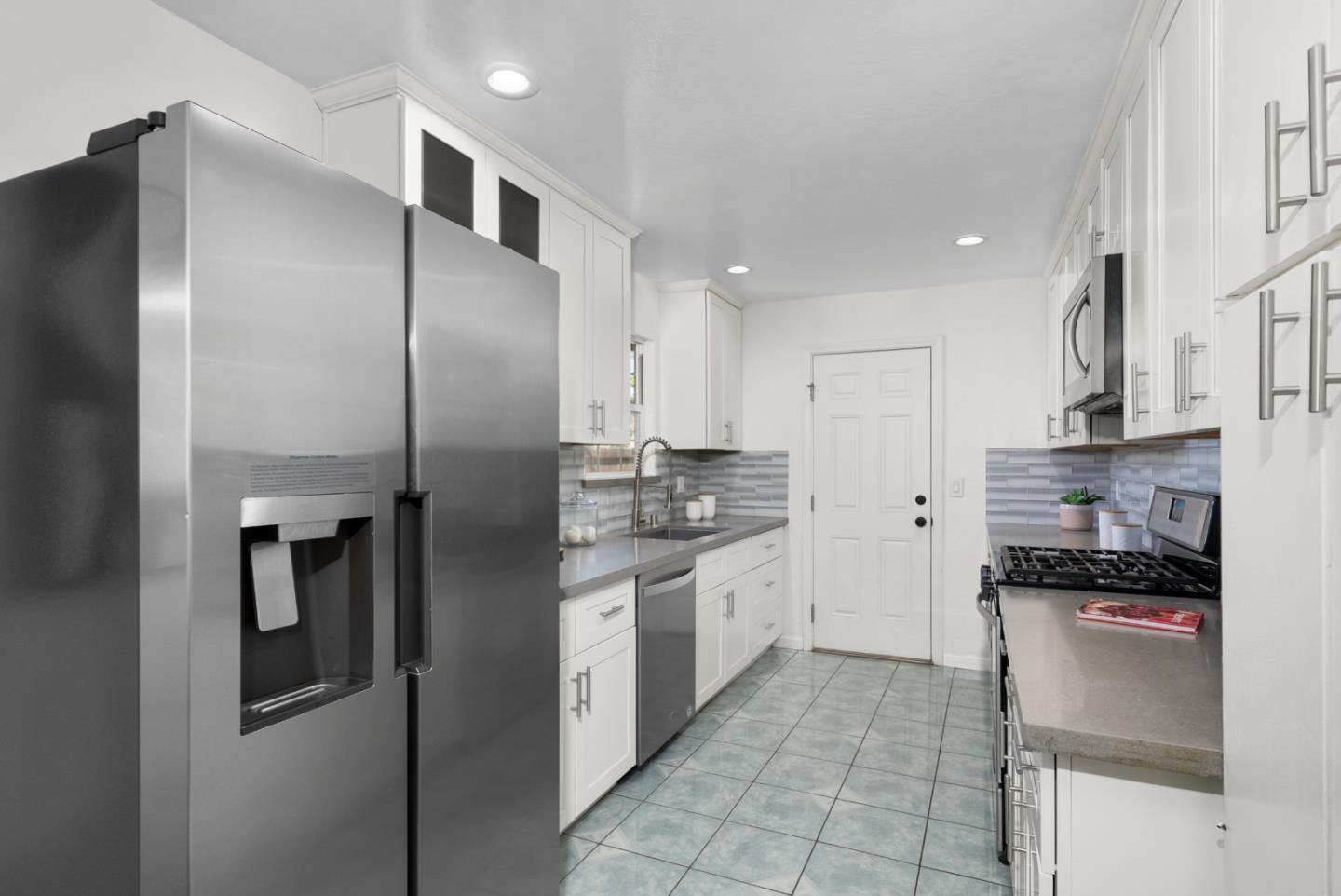 679 School Street Pittsburg, CA 94565 - Photo 11 of 39