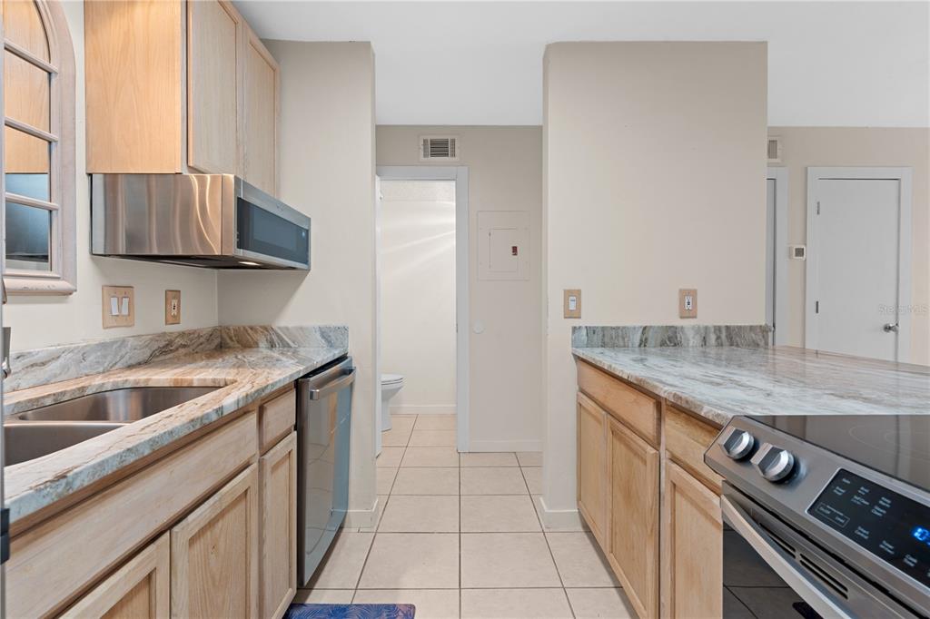 2302 South Maki Road, Unit 66 Plant City, FL 33563 - Photo 16 of 35 a kitchen with granite countertop a sink and a stove