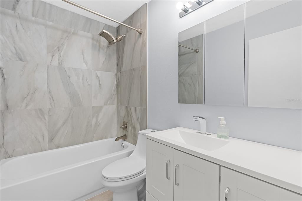 2302 South Maki Road, Unit 66 Plant City, FL 33563 - Photo 20 of 35 a bathroom with a sink a toilet and a bathtub