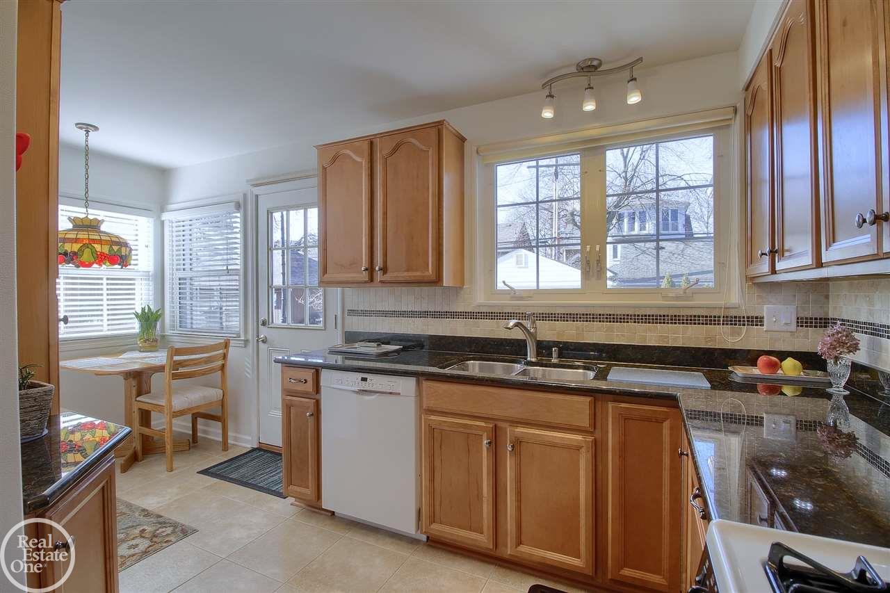 1327 Harvard Road Grosse Pointe, MI 48230 - Photo 10 of 35 50006460-9.JPG