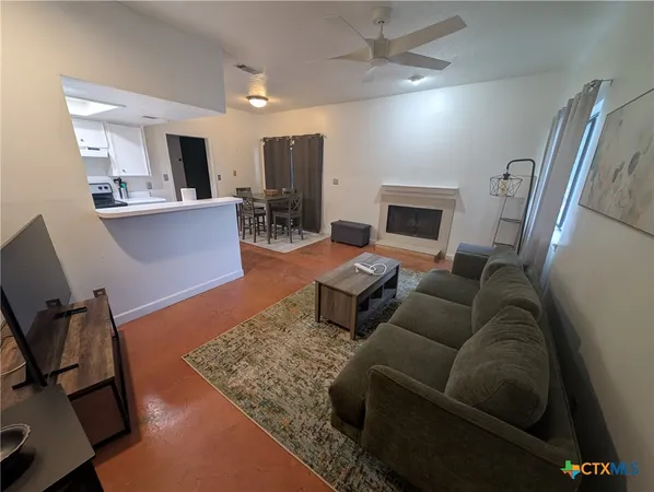 $1,425 | 1013 Chestnut Street, Unit D2, San Marcos, TX 78666