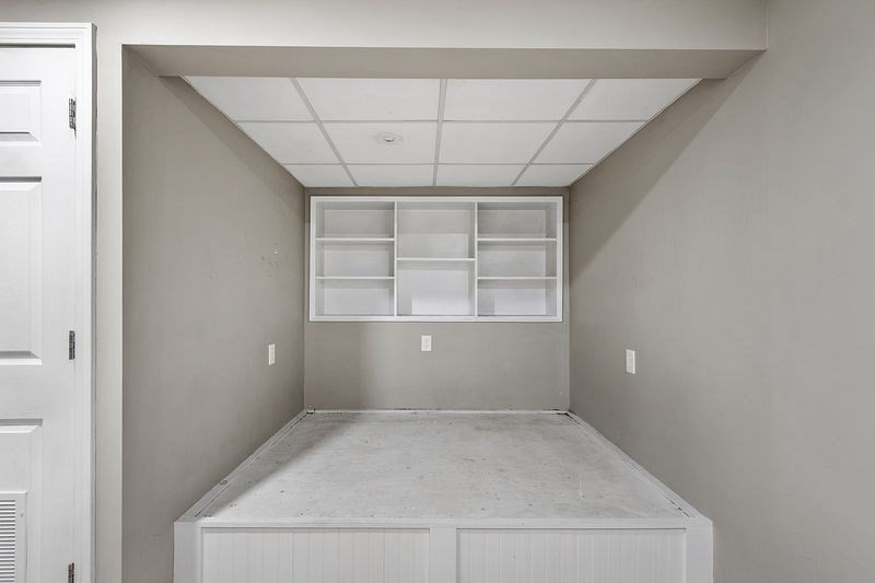 150 Windsor Avenue Swampscott, MA 01907 - Photo 23 of 39 a view of room and window