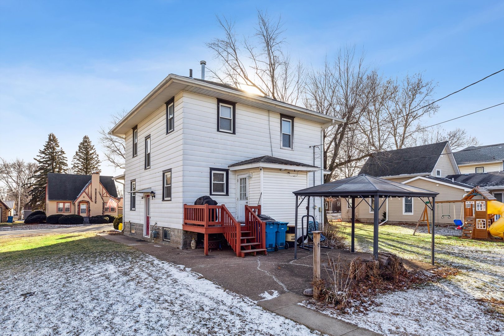 308 9th Street Dewitt, IA 52742 - Photo 4 of 46