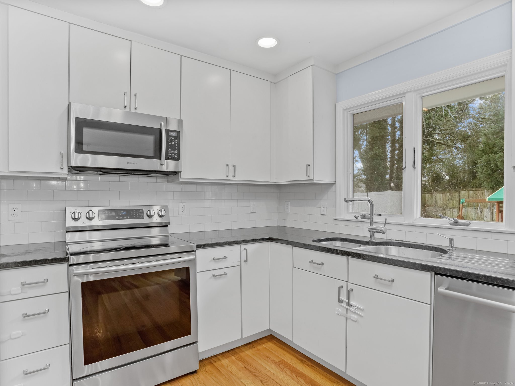 11 Old Field Road Norwalk, CT 06853 - Photo 12 of 33
