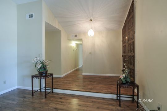 225 South Locust Street Ridgecrest, CA 93555 - Photo 4 of 35