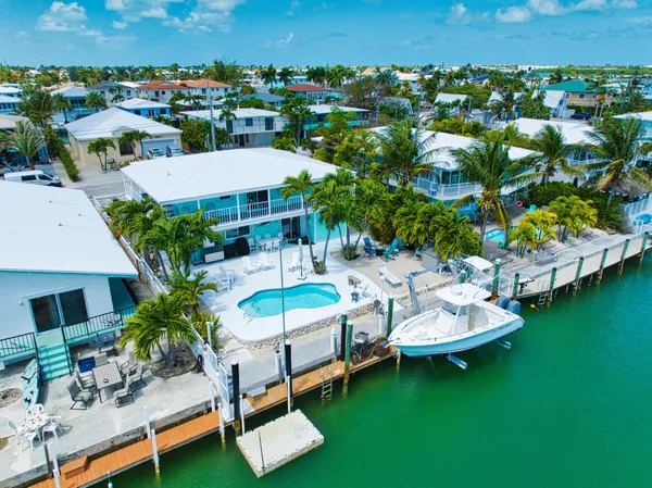 $1,899,000 | 330-340 4th Street, Key Colony Beach, FL 33051