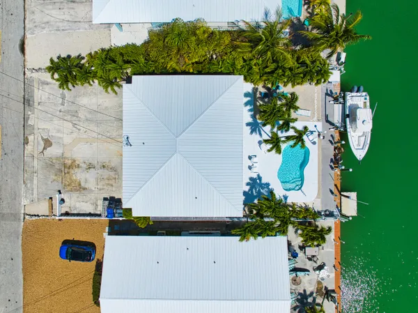 $1,899,000 | 330-340 4th Street, Key Colony Beach, FL 33051