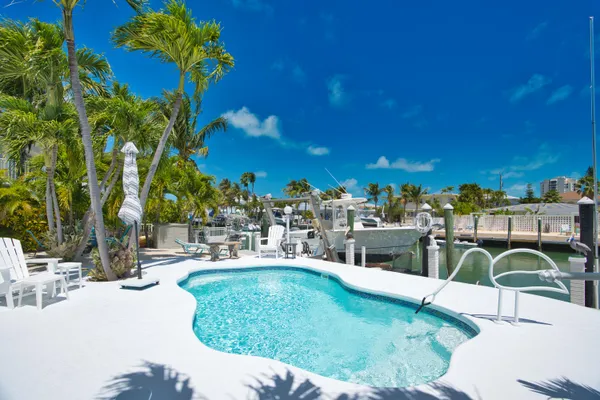 $1,899,000 | 330-340 4th Street, Key Colony Beach, FL 33051