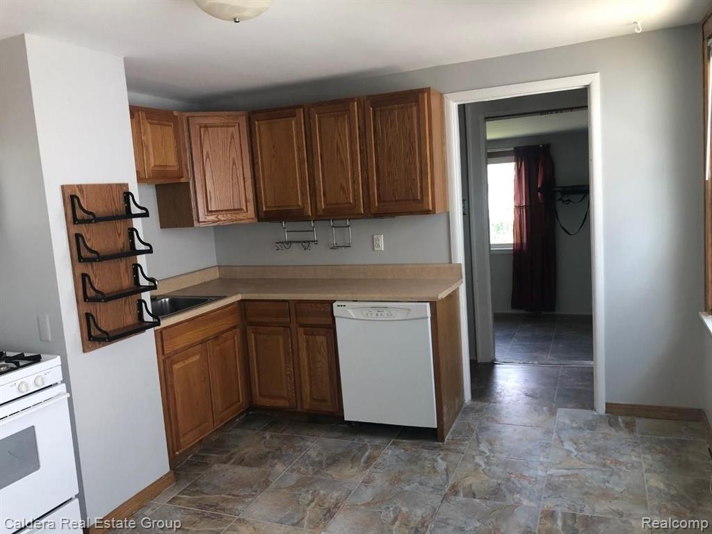 7253 Standard Street Center Line, MI 48015 - Photo 3 of 12