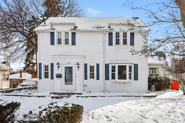 $195,000 | 739 Beverly Park Place, Jackson, MI 49203