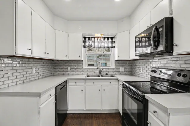 $195,000 | 739 Beverly Park Place, Jackson, MI 49203