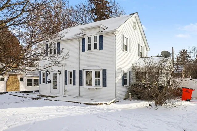 $195,000 | 739 Beverly Park Place, Jackson, MI 49203