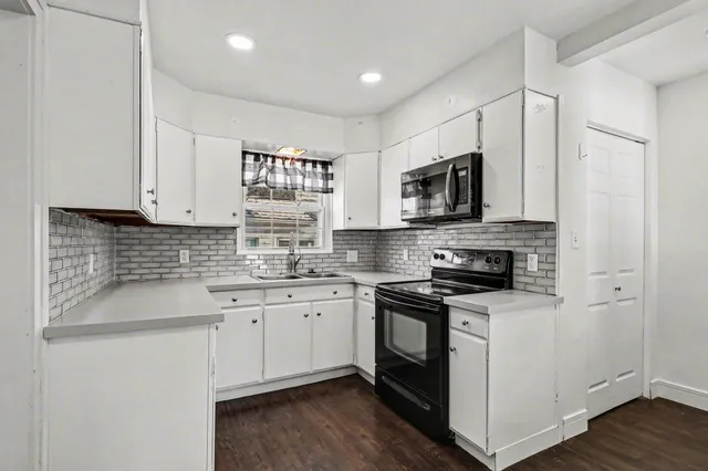 $195,000 | 739 Beverly Park Place, Jackson, MI 49203