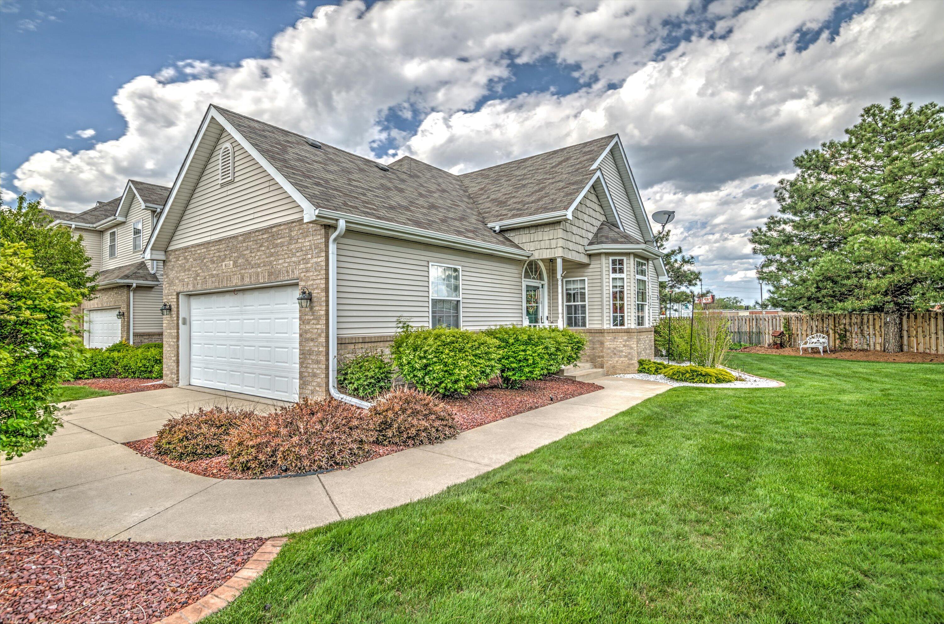 8113 Victoria Place Crown Point, IN 46307 - Photo 2 of 29 3000x1985