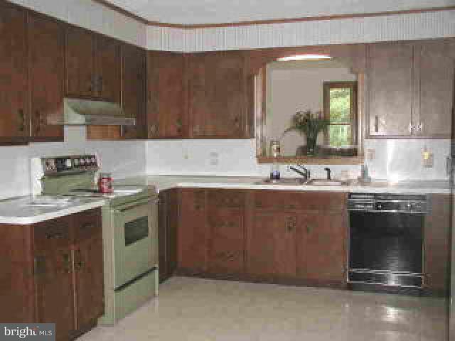 4211 Highland Road Elizabethtown, PA 17022 - Photo 3 of 9 Gallery Image 3