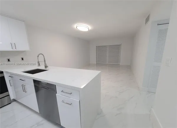 $2,450 | 7703 Camino Real, Unit A308, Miami, FL 33143