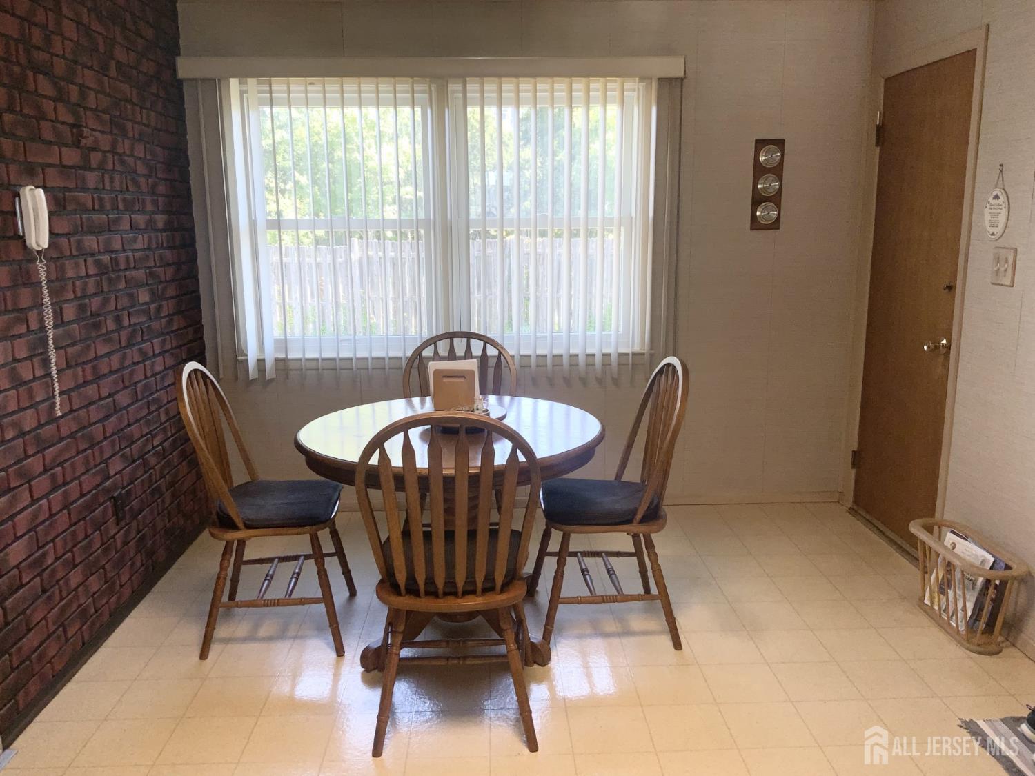 178 Willow Street Port Reading, NJ 07064 - Photo 7 of 15 a dining room with furniture and window