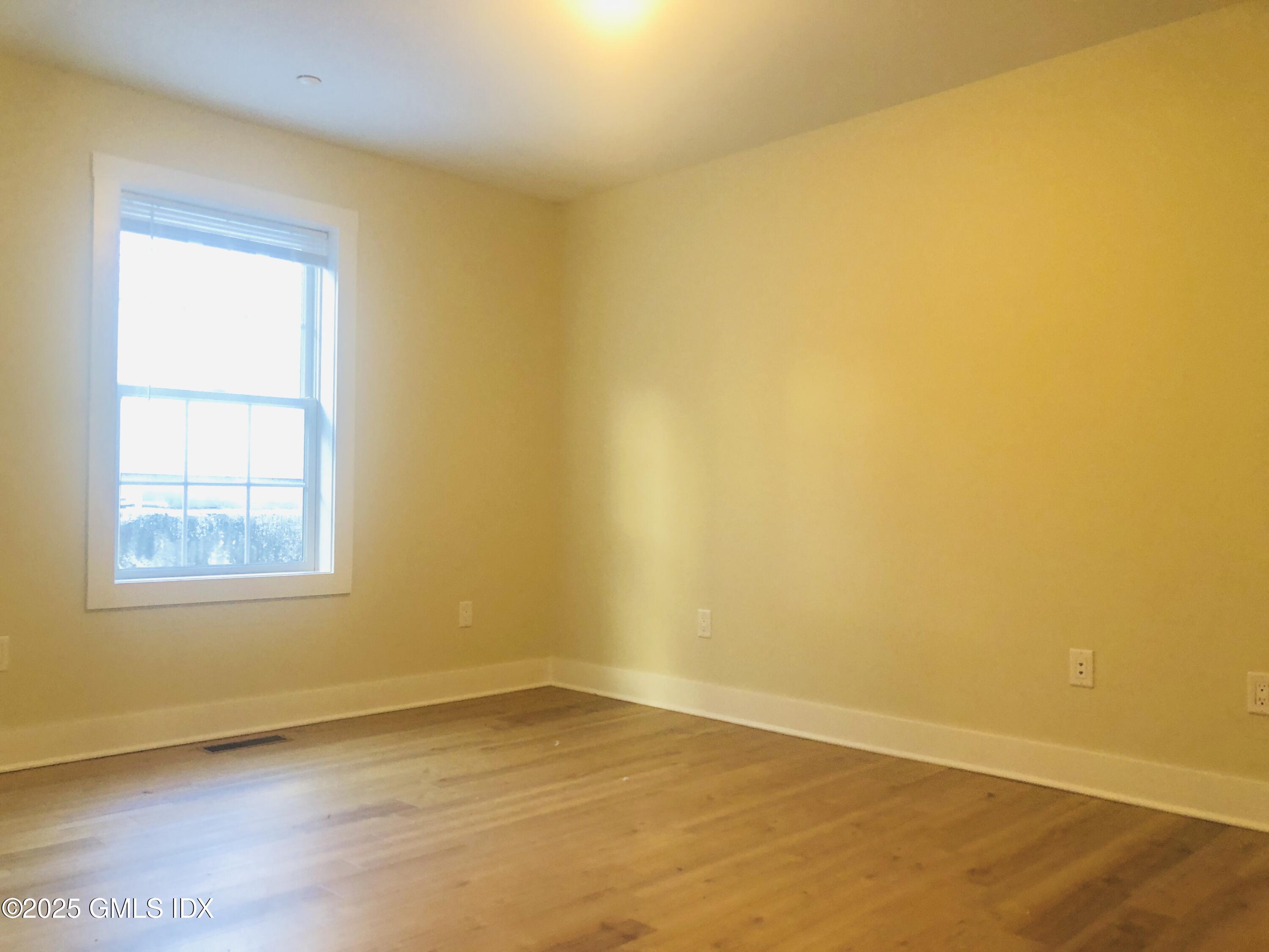 180 Hamilton Avenue, Unit H Greenwich, CT 06830 - Photo 13 of 16 IMG_4104