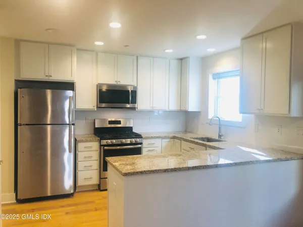 $2,900 | 180 Hamilton Avenue, Unit H, Greenwich, CT 06830