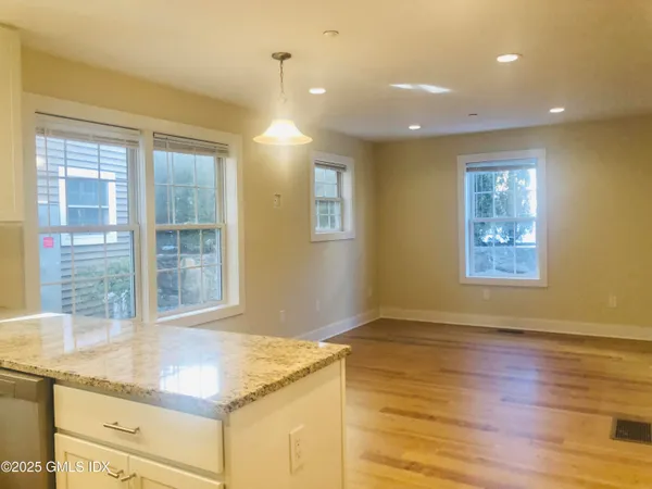 $2,900 | 180 Hamilton Avenue, Unit H, Greenwich, CT 06830