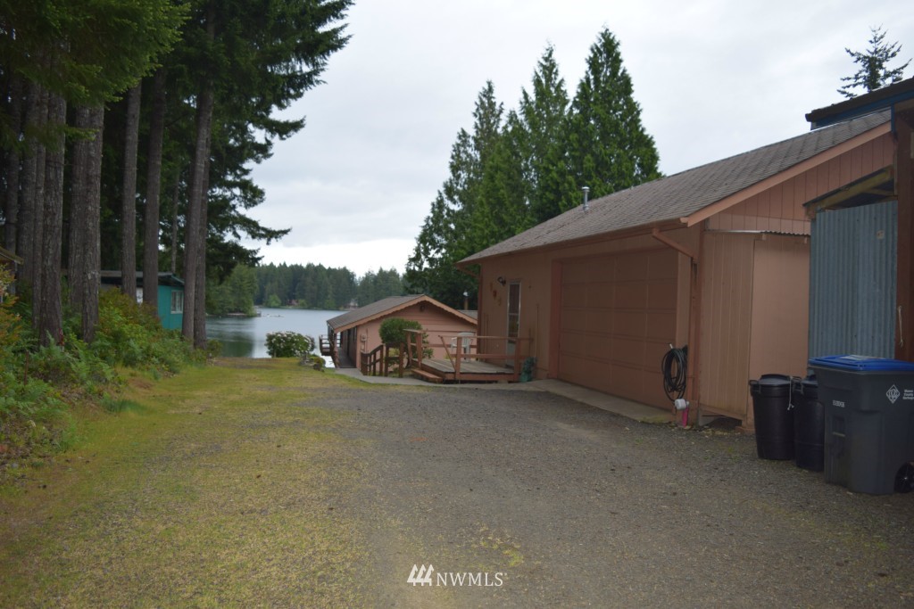 1980 East Phillips Lake Loop Road Shelton, WA 98584 - Photo 4 of 25 Gallery Image 4