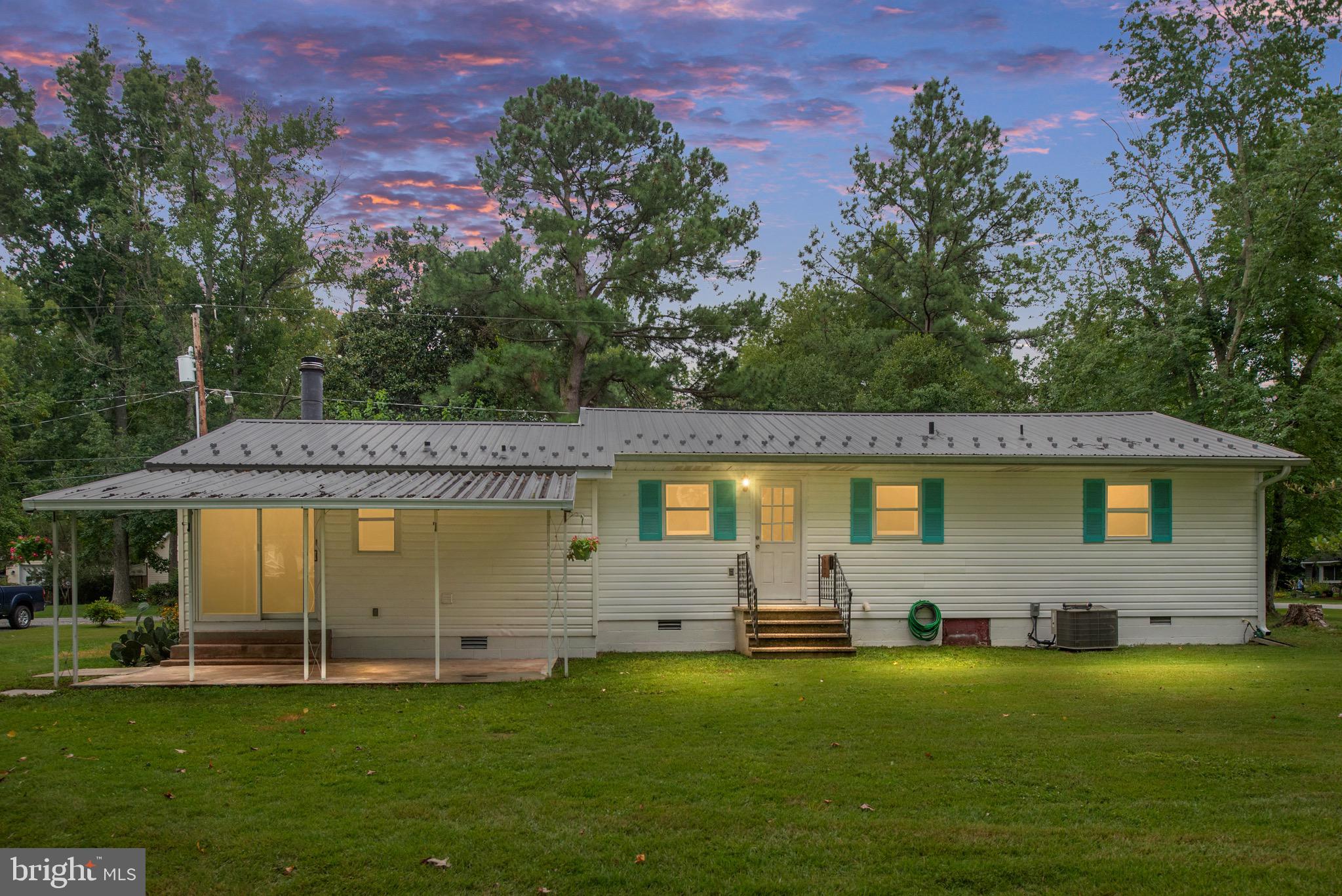 161 8th Street Colonial Beach, VA 22443 - Photo 5 of 71 a view of a house with a swimming pool