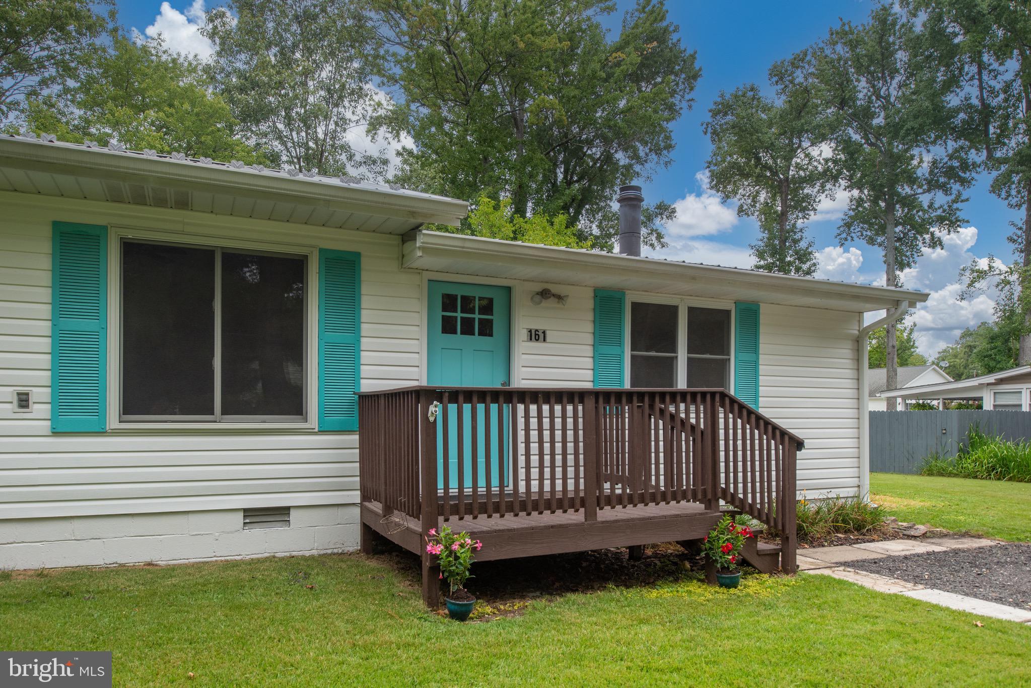 161 8th Street Colonial Beach, VA 22443 - Photo 58 of 71 a view of a chair in the backyard with wooden fence