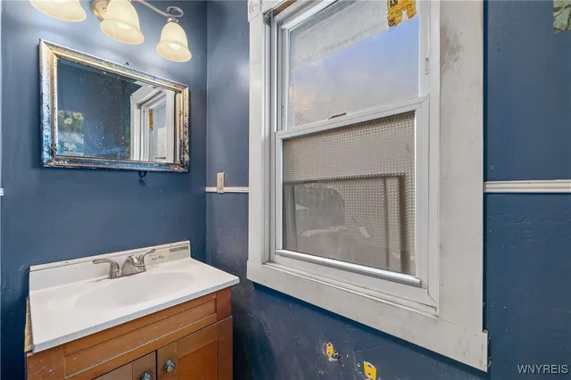 $89,900 | 2439 Niagara Avenue, Niagara Falls, NY 14305