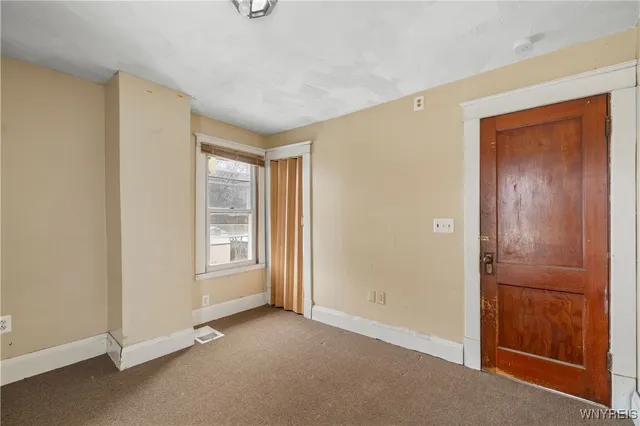 $89,900 | 2439 Niagara Avenue, Niagara Falls, NY 14305