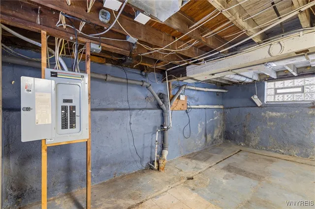 $89,900 | 2439 Niagara Avenue, Niagara Falls, NY 14305