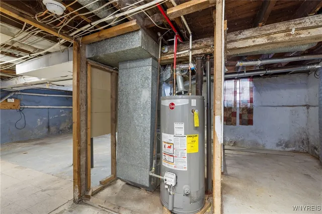 $89,900 | 2439 Niagara Avenue, Niagara Falls, NY 14305