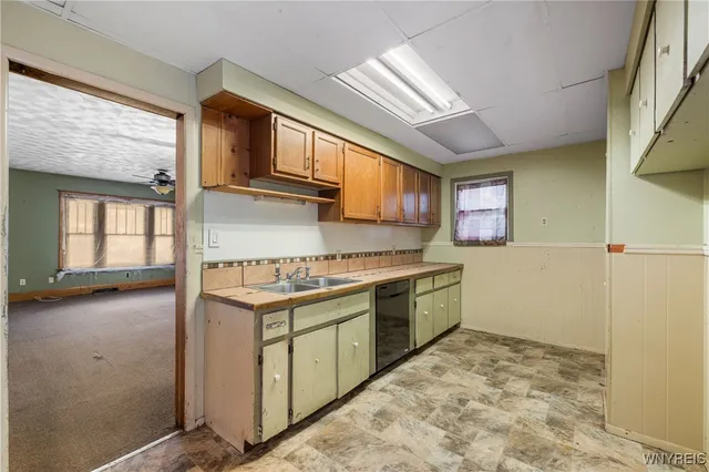 $89,900 | 2439 Niagara Avenue, Niagara Falls, NY 14305