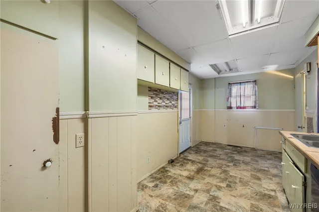 $89,900 | 2439 Niagara Avenue, Niagara Falls, NY 14305