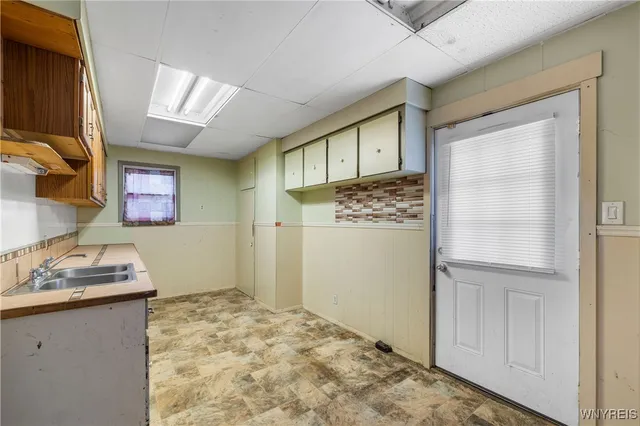 $89,900 | 2439 Niagara Avenue, Niagara Falls, NY 14305