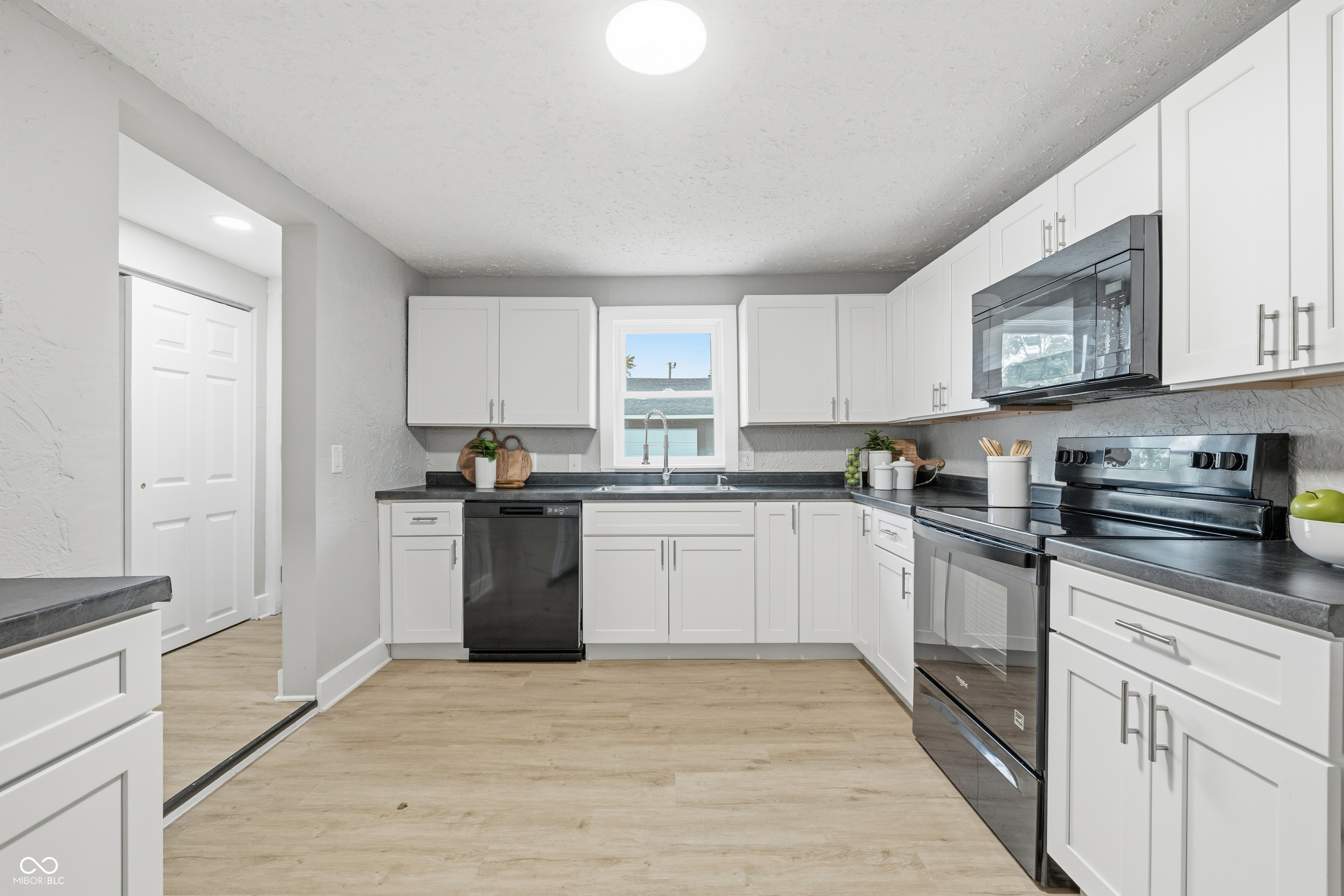 2304 South D Street Elwood, IN 46036 - Photo 12 of 23