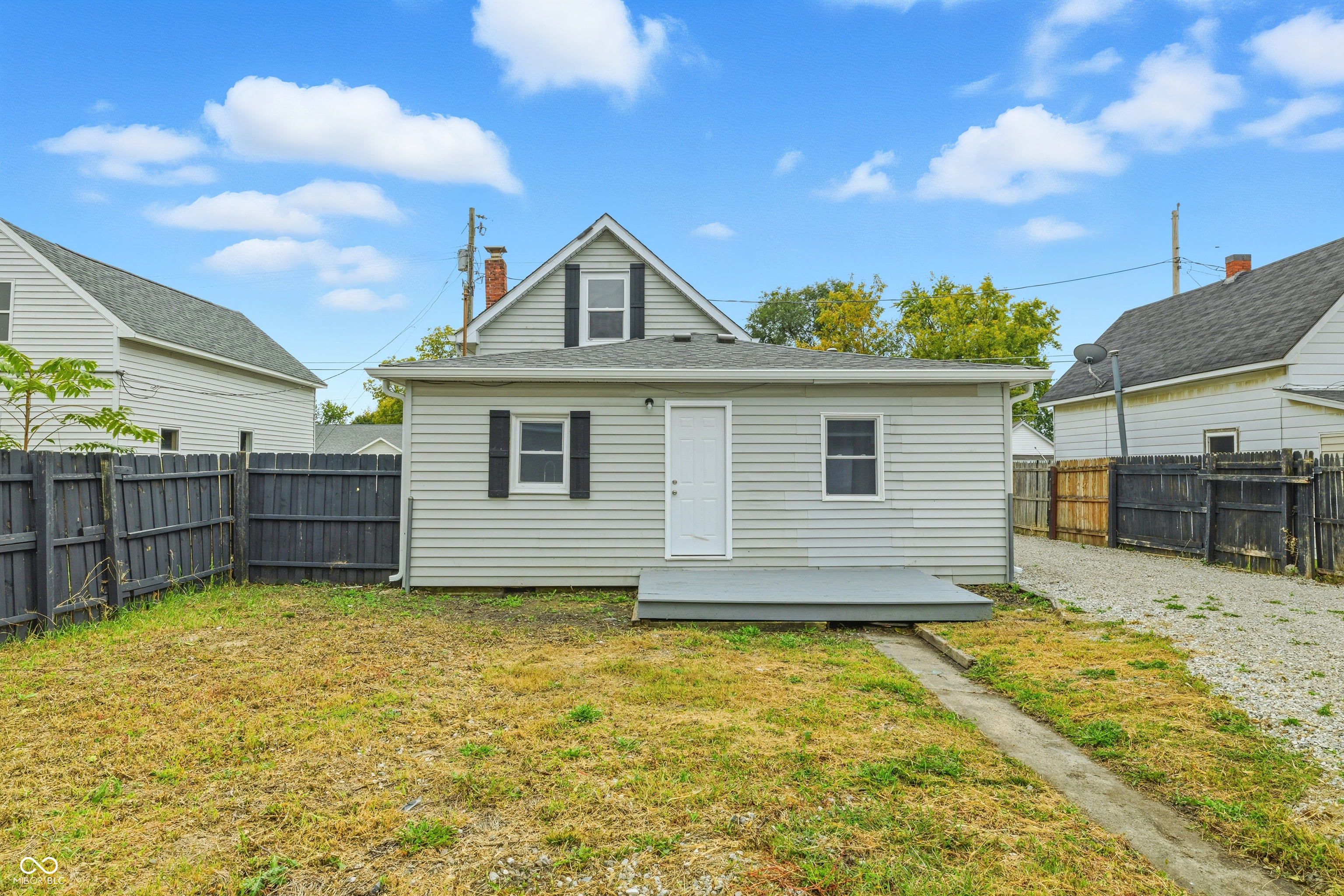 2304 South D Street Elwood, IN 46036 - Photo 3 of 23