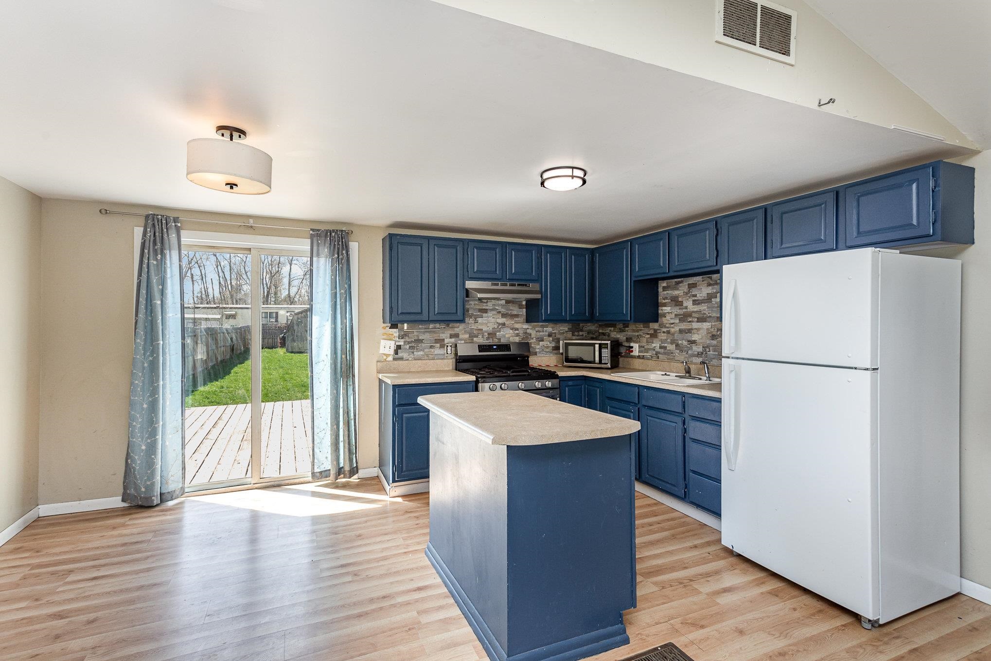 4307 Bay Road Gladwin, MI 48624 - Photo 8 of 29