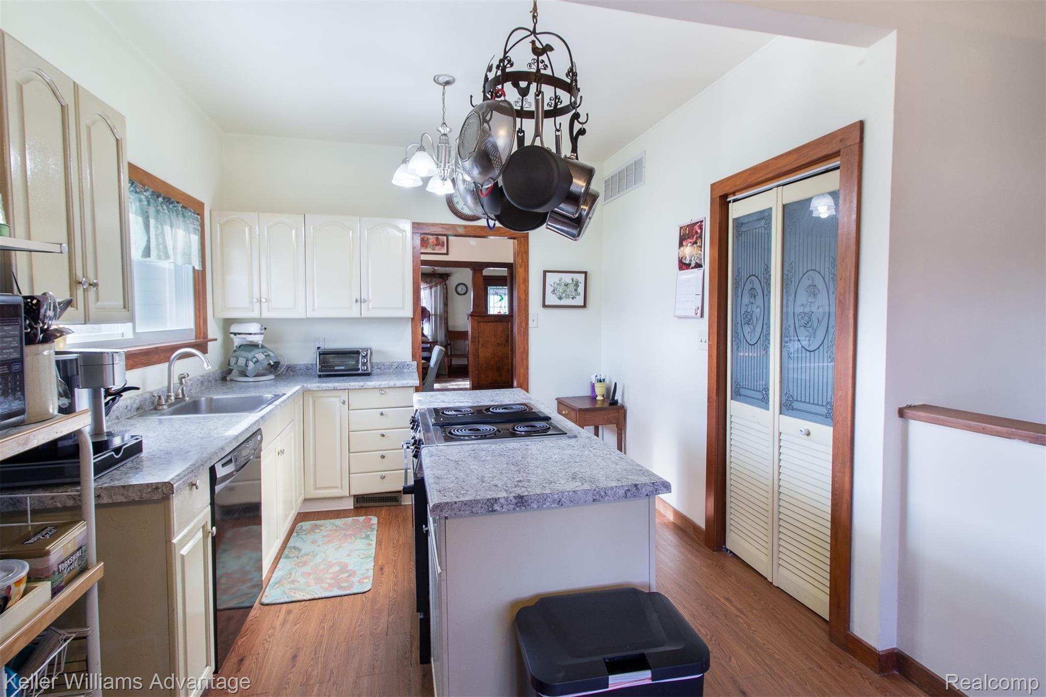 19375 Lohr Road Belleville, MI 48111 - Photo 10 of 33 LohrRd_19375_Kitchen_03.jpg