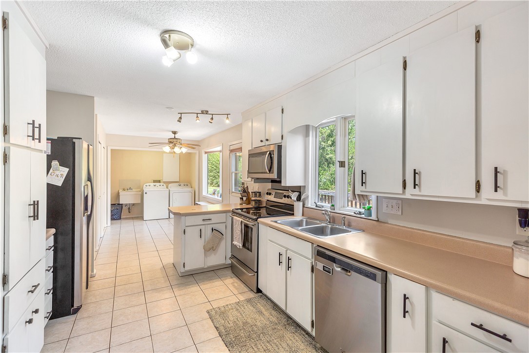102 Rockingham Road Seneca, SC 29672 - Photo 10 of 39 This spacious kitchen offers a blend of functionality and comfort for daily living.