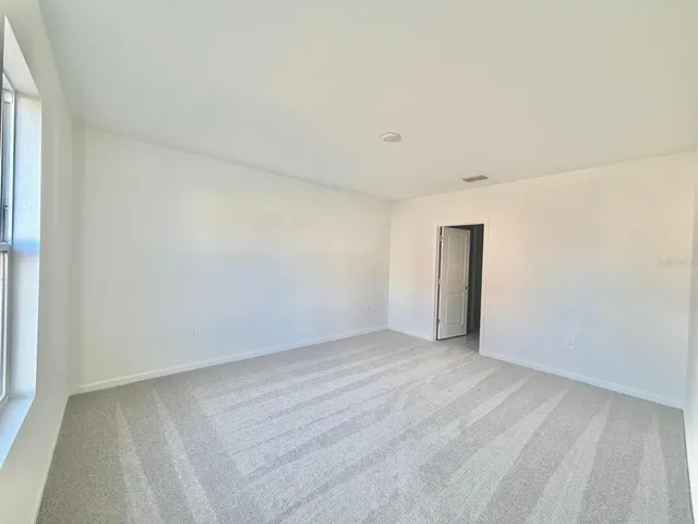 an empty room with an empty room