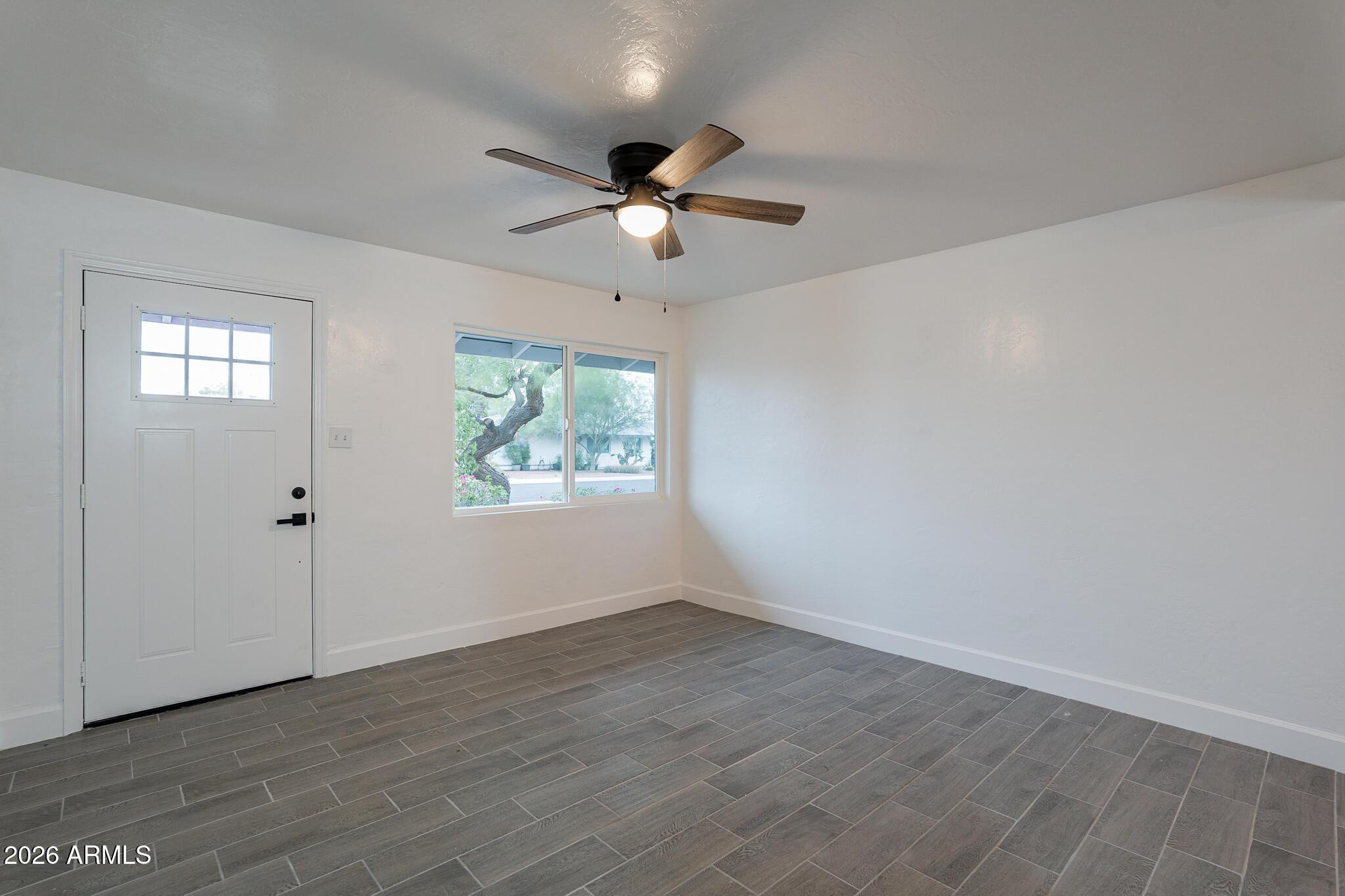 536 West 18th Street Tempe, AZ 85281 - Photo 13 of 39 an empty room with wooden floor ceiling fan and windows