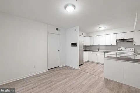 $249,900 | 6141 Edsall Road, Unit B, Alexandria, VA 22304